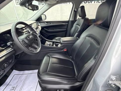 Used 2023 Jeep Grand Cherokee L Limited AWD/4WD image 20