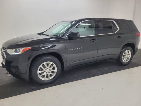 Used 2020 Chevrolet Traverse LS FWD image 2