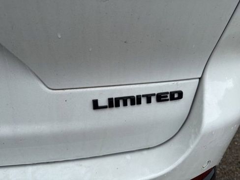 Used 2025 Jeep Grand Cherokee L Limited w/ Luxury Tech Group II AWD/4WD image 11