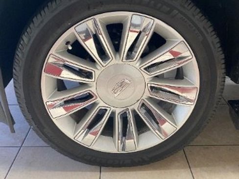 Used 2019 Cadillac Escalade ESV Platinum image 32