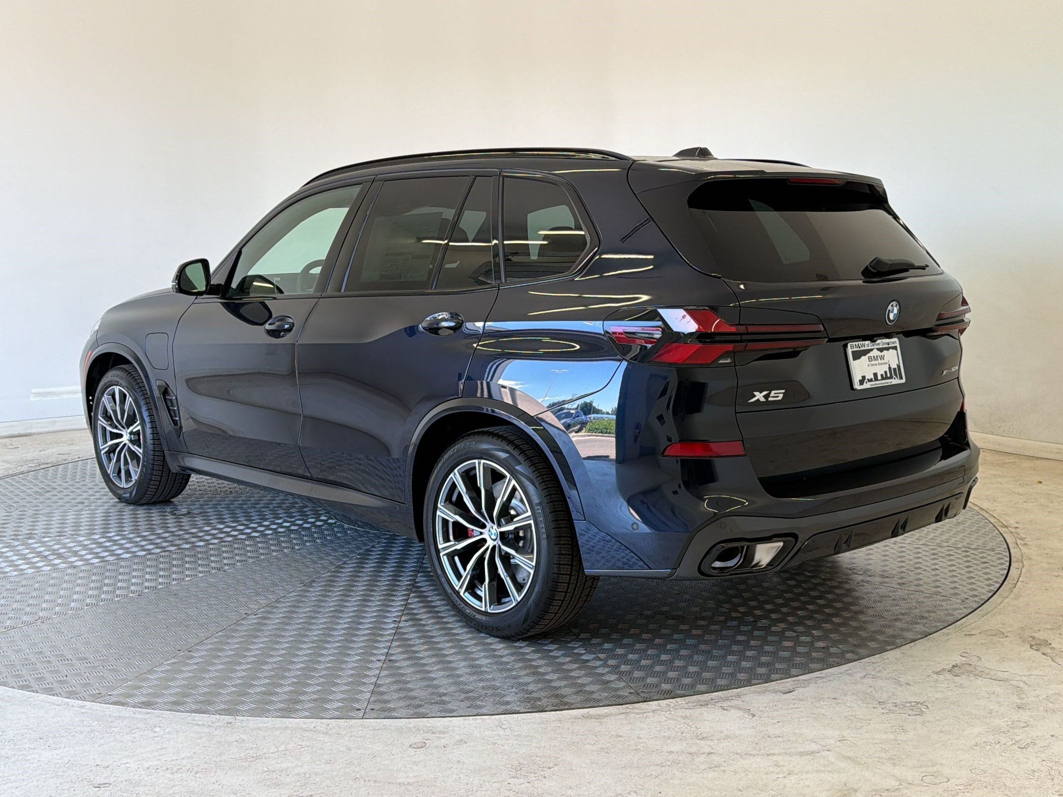 New 2026 BMW X5 xDrive50e w/ M Sport Package AWD/4WD image 3