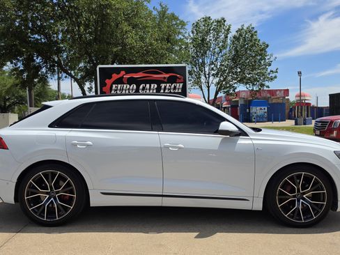 Used 2019 Audi Q8 Prestige w/ Luxury Package AWD/4WD image 7