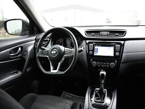 Used 2017 Nissan Rogue SV w/ SV Premium Package image 18