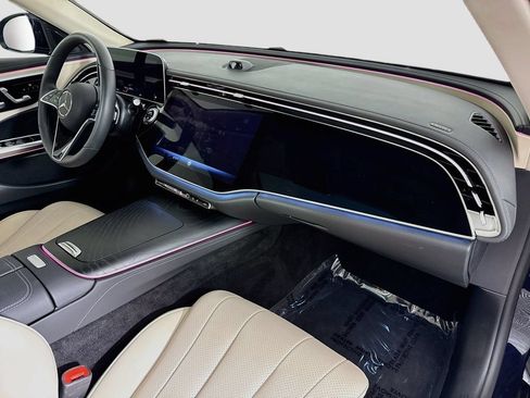 Used 2025 Mercedes-Benz E 450 4MATIC Sedan w/ MBUS Superscreen Package image 29