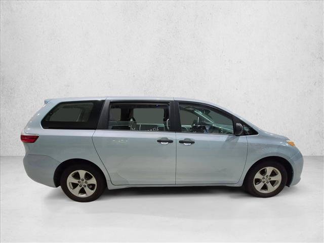 Used 2017 Toyota Sienna L FWD image 4