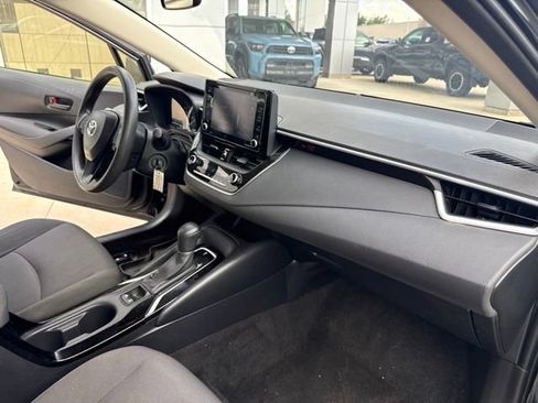 Used 2022 Toyota Corolla LE FWD image 30