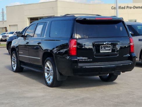 Used 2016 Chevrolet Suburban LT w/ Luxury Package image 4