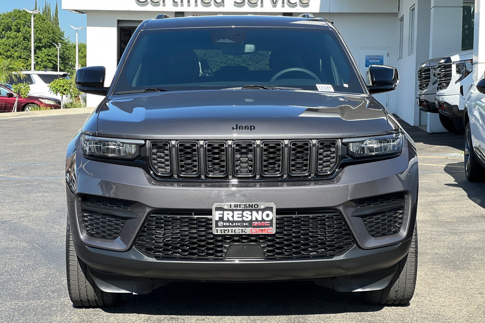 Used 2023 Jeep Grand Cherokee Altitude AWD/4WD image 11