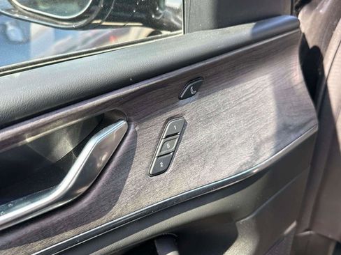 Used 2023 Jeep Grand Cherokee Overland w/ Luxury Tech Group IV image 18