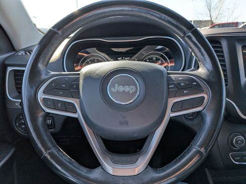 Used 2020 Jeep Cherokee Latitude Plus w/ Cold Weather Group image 18