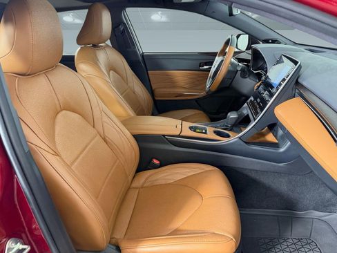 Used 2019 Toyota Avalon Limited image 22