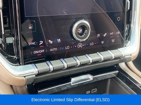 Certified 2025 GMC Yukon XL Denali Ultimate w/ LPO, Illumination Package AWD/4WD image 13