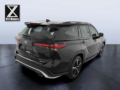Used 2022 Toyota Highlander XSE image 6