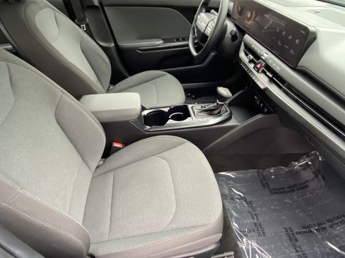 Used 2025 Kia K4 FWD image 9