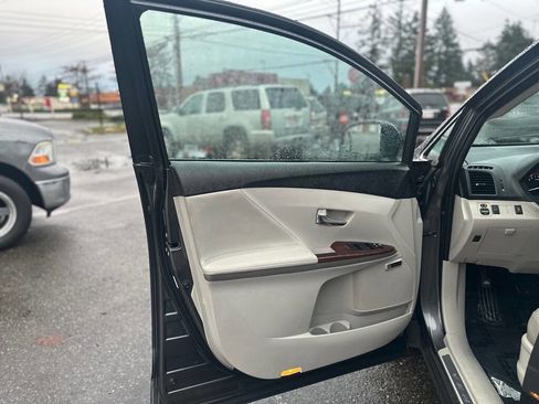 Used 2009 Toyota Venza image 11