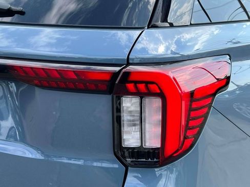 Used 2026 Ford Explorer Active AWD/4WD image 10