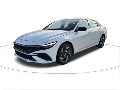 Used 2025 Hyundai Elantra Sport FWD image 8