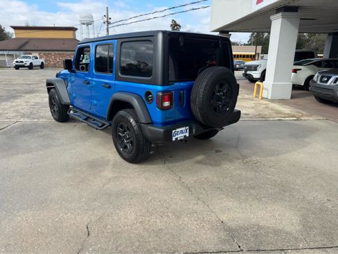 Used 2025 Jeep Wrangler Sport image 3
