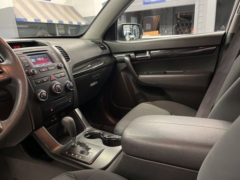 Used 2013 Kia Sorento LX w/ Convenience Pkg image 13