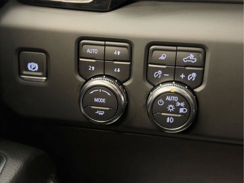 Certified 2025 GMC Sierra 3500 Denali w/ Denali Reserve Package image 59