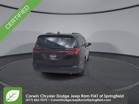 Certified 2025 Chrysler Pacifica Limited image 15