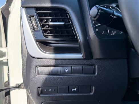 Used 2023 Nissan Rogue SV w/ SV Premium Package FWD image 15