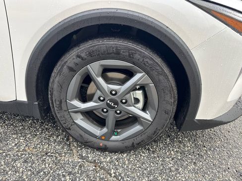 New 2025 Kia K4 LXS image 12