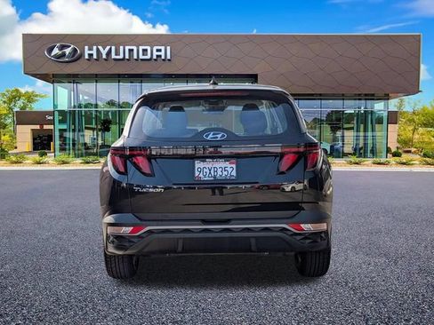 Used 2023 Hyundai Tucson SE FWD image 3