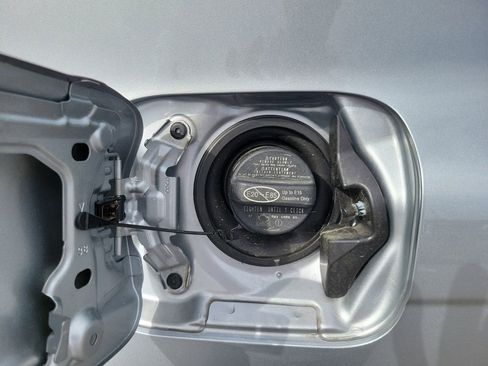 Used 2025 Toyota Camry LE image 31