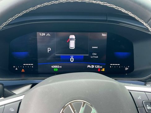 Used 2022 Volkswagen Taos SE w/ Panoramic Sunroof Package AWD/4WD image 26