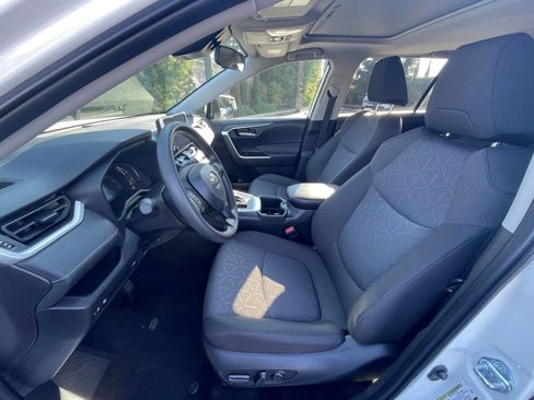 Used 2025 Toyota RAV4 XLE image 28