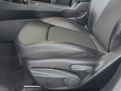 Used 2024 Jeep Compass Latitude image 21