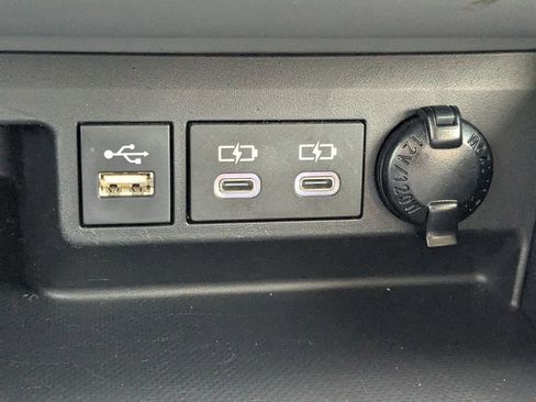 Used 2023 Toyota Highlander XLE image 21