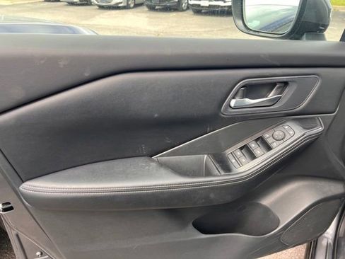 Used 2025 Nissan Rogue SV AWD/4WD image 7