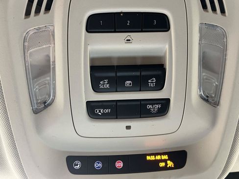Used 2023 Buick Envision Avenir AWD/4WD image 27
