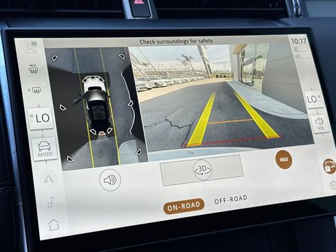 Used 2025 Land Rover Discovery Sport Dynamic SE image 23