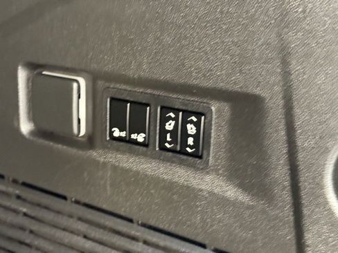 Used 2022 Chevrolet Tahoe Z71 w/ Luxury Package image 7