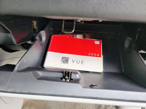 Used 2004 Saturn Vue 2WD V6 w/ Safe & Sound Pkg image 23