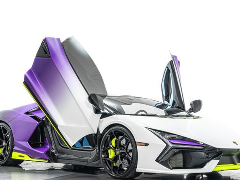 Used 2025 Lamborghini Revuelto AWD/4WD image 32