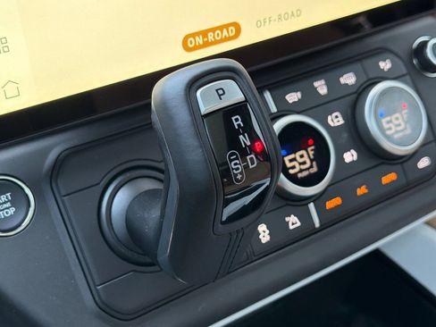 New 2026 Land Rover Defender 110 X-Dynamic SE AWD/4WD image 23