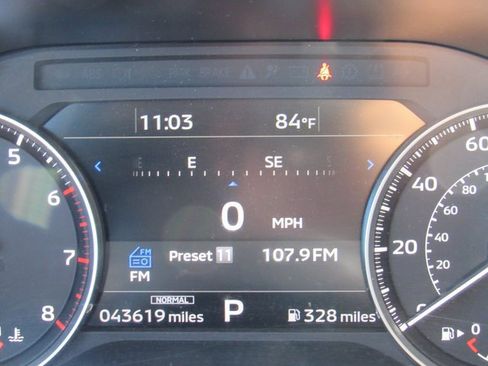 Used 2024 Mitsubishi Outlander SE image 2