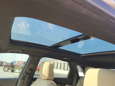 Used 2018 Cadillac XT5 Luxury w/ Driver Awareness Package image 18