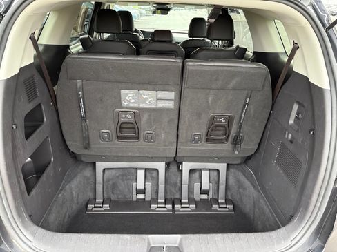 Used 2022 Kia Carnival LX FWD image 12