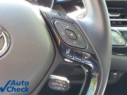 Used 2019 Toyota C-HR XLE FWD image 21
