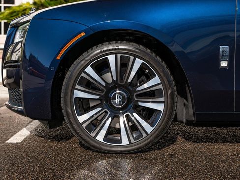 Used 2024 Rolls-Royce Ghost image 10