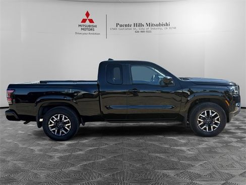 Used 2022 Nissan Frontier SV image 4