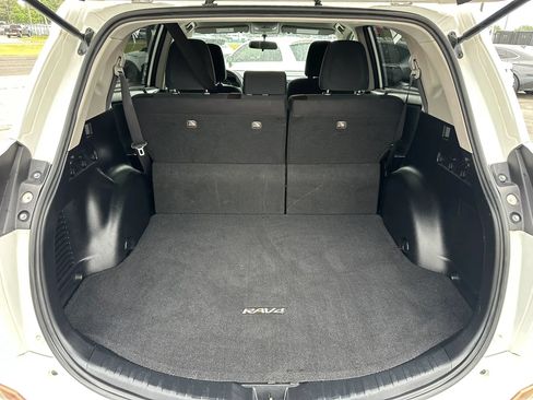 Used 2016 Toyota RAV4 LE w/ Preferred Accessory Package FWD image 18
