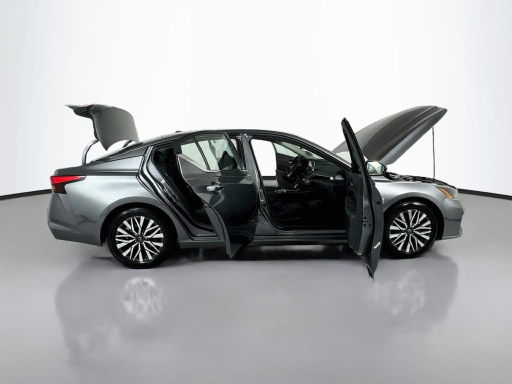 Used 2024 Nissan Altima 2.5 SV FWD image 22