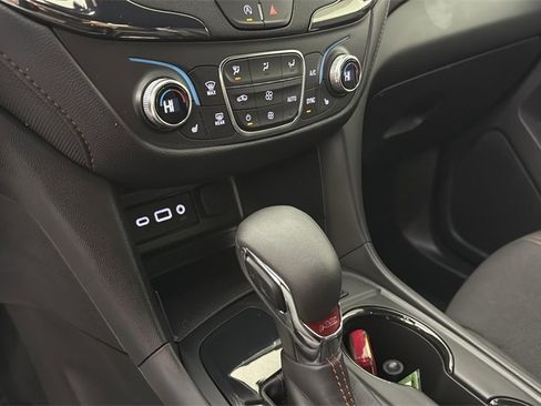 Certified 2022 Chevrolet Equinox RS image 21