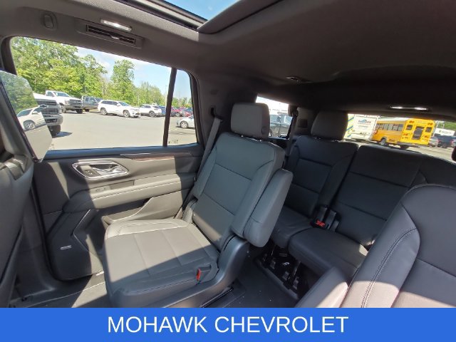 Used 2023 Chevrolet Tahoe Z71 w/ Z71 Off-Road Package AWD/4WD image 13
